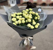 Букет Белые кустовые розы Солинеро в Тарасовке