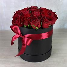 Цветочная композиция из Розы в шляпной коробке в Тарасовке
