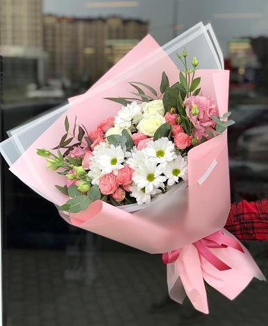 Букет цветов из: Розы, Лизиантусы и Хризантемы в Тарасовке
